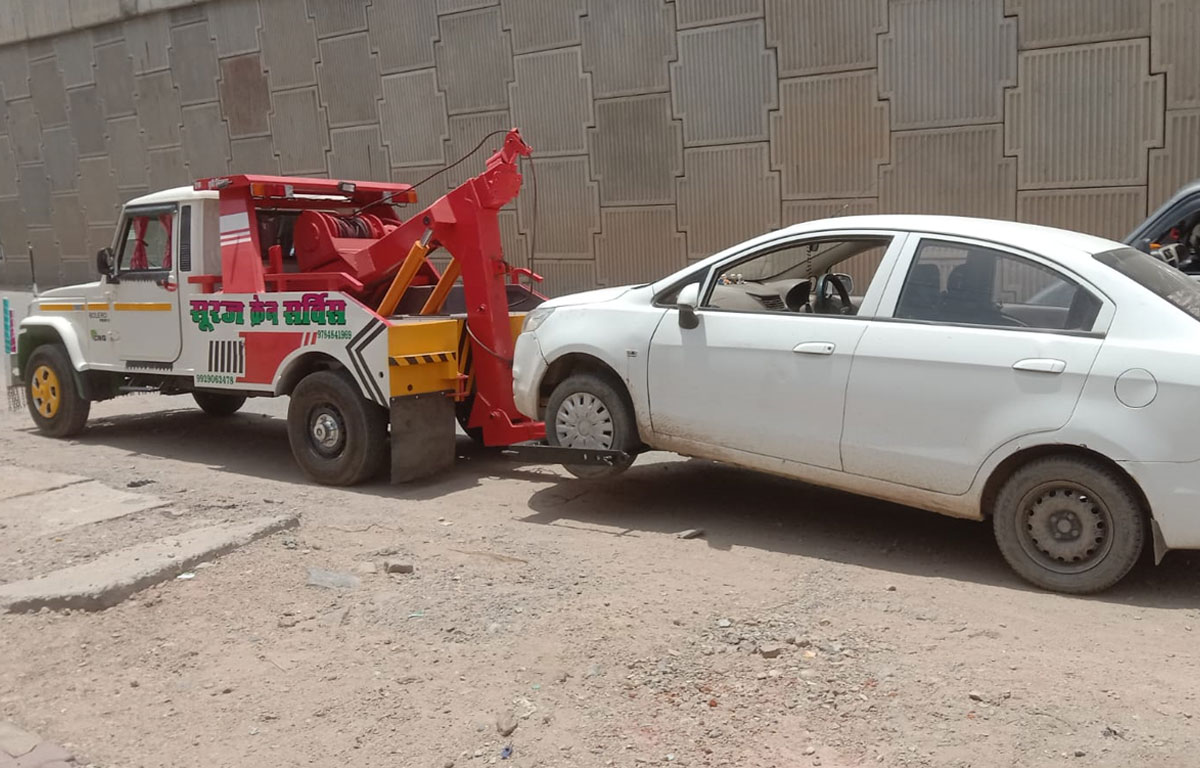 Car Towing Recovery Van